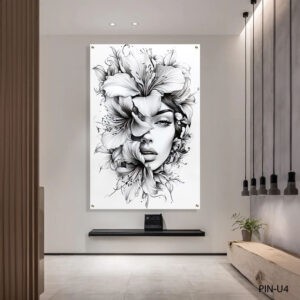 תמונה ללובי בניין של דיוקן אישה בשחור לבן עם שושנים