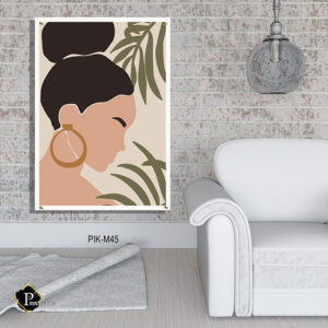 תמונה לסלון של אישה מופשטת עם עגילי חישוק ועלה ירוק